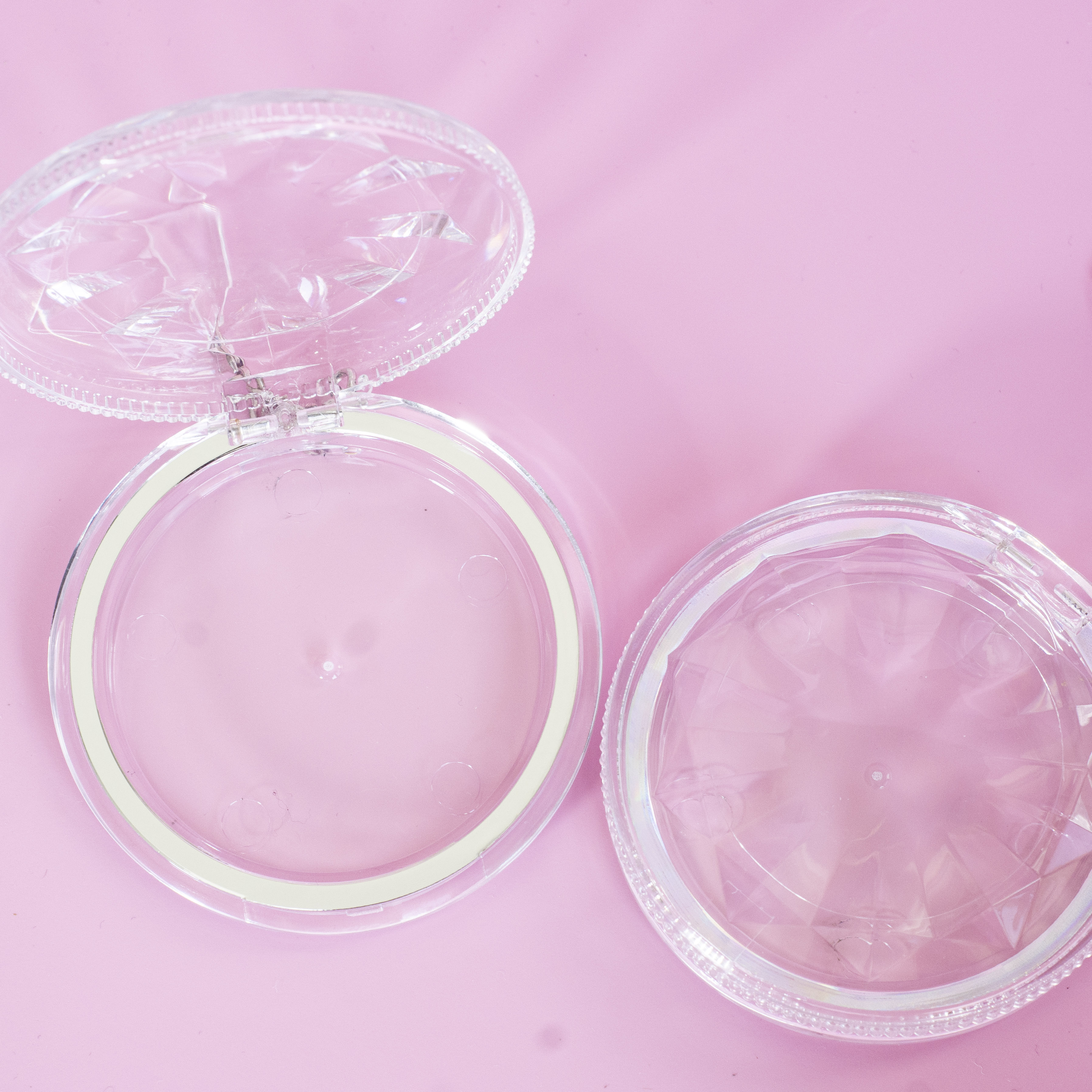 Cosmetic compacts GB002